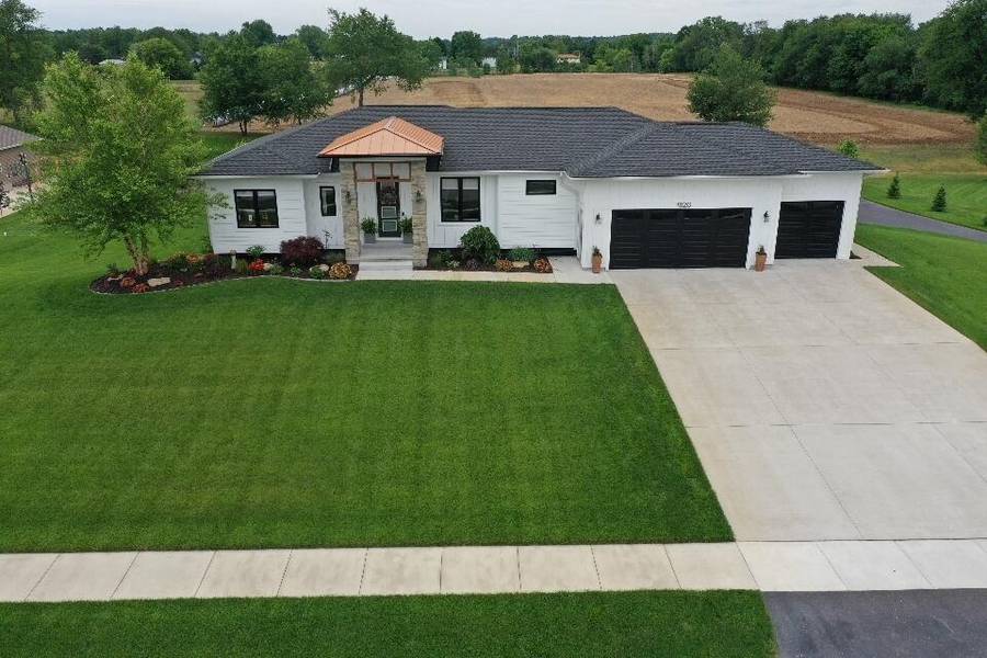 1826 Sunquest Avenue, Dorr, MI 49323