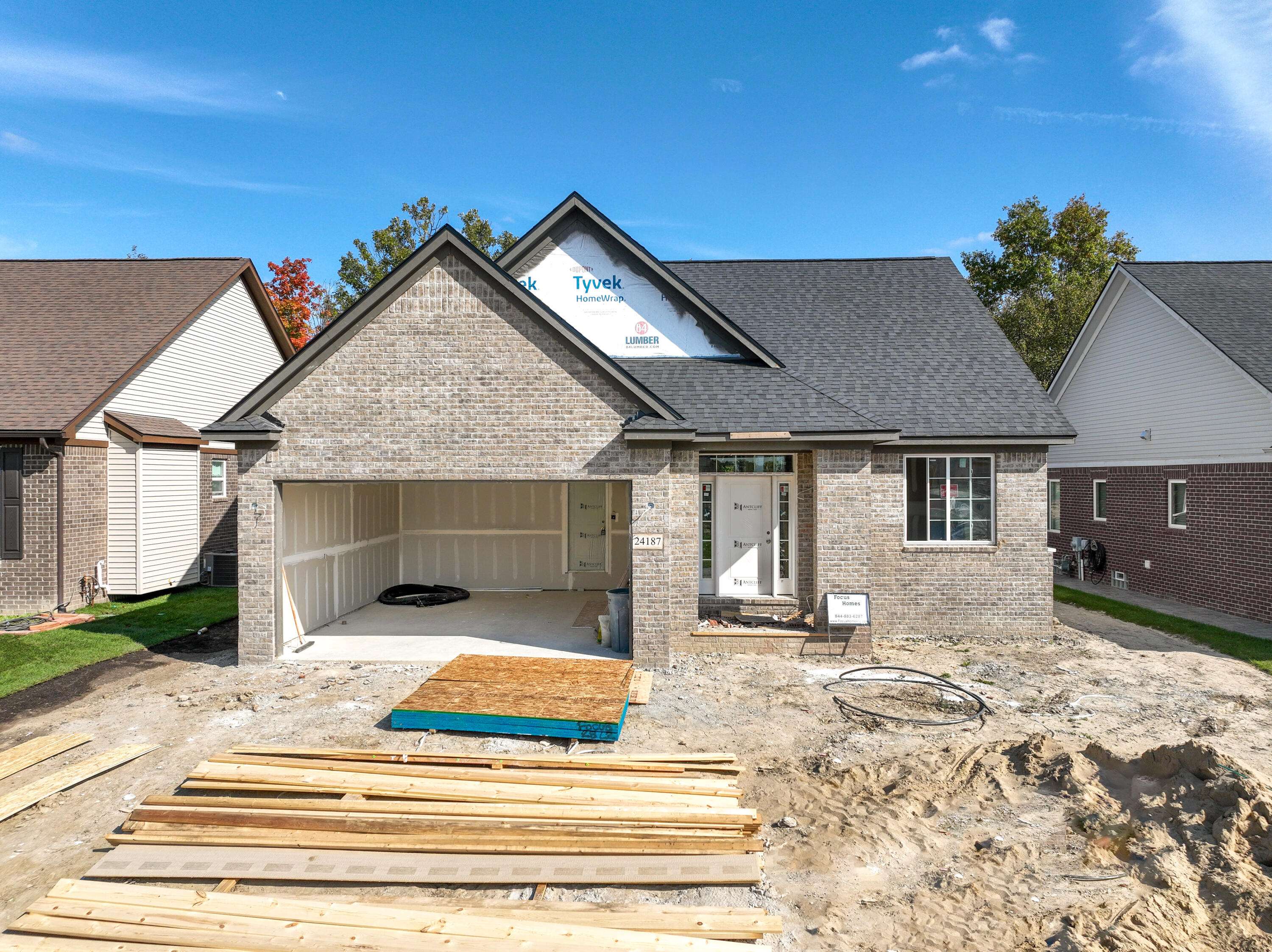 24187 Coyote Trail,  New Boston,  MI 48164