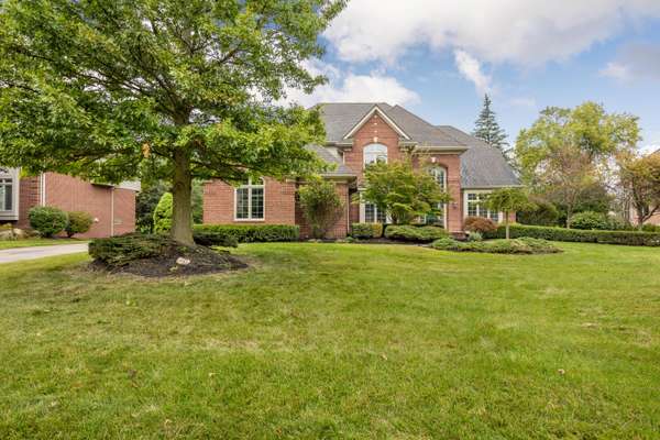 17660 Rolling Woods Circle, Northville, MI 48168