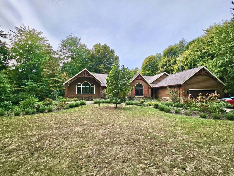 6250 Becht Road, Coloma, MI 49038