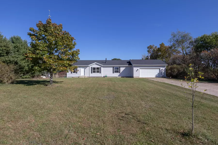 17340 Peach Ridge NW Avenue, Kent City, MI 49330