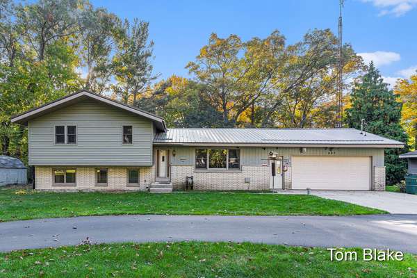 935 W Fennwood Circle, Muskegon, MI 49445