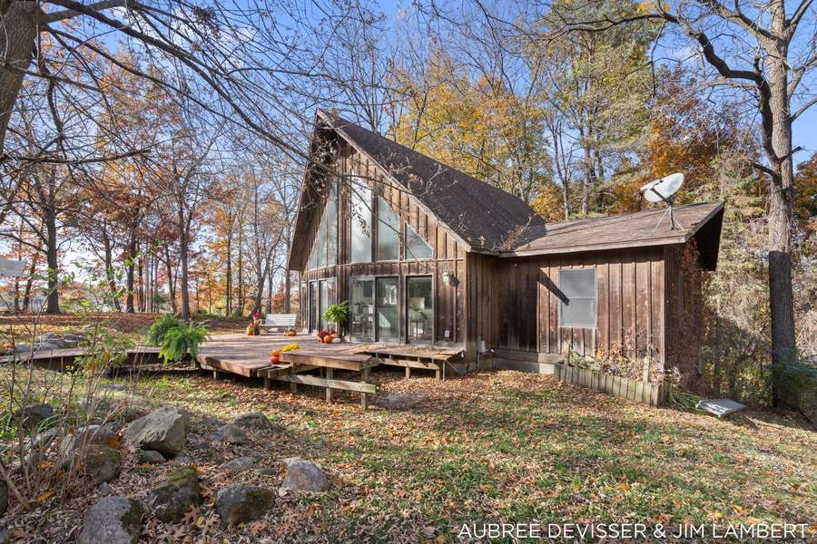 6020 Clark Road, Bath, MI 48808