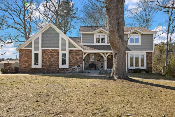 18791 W Spring Lake Road, Spring Lake, MI 49456