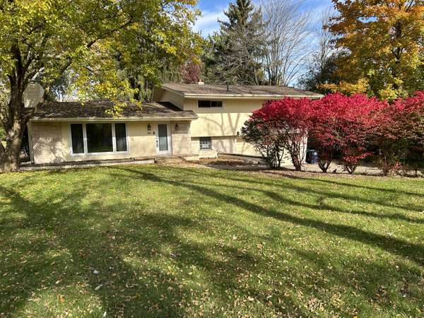 146 W Hickory Grove Road, Bloomfield Hills, MI 48304