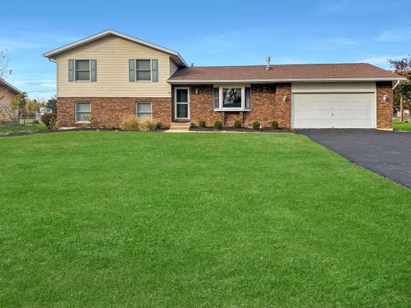 673 Royal Crest Drive, St. Joseph, MI 49085