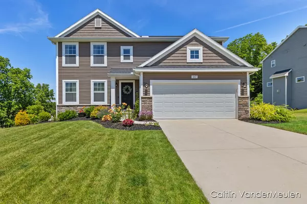 667 Sun Stone SW Drive, Byron Center, MI 49315