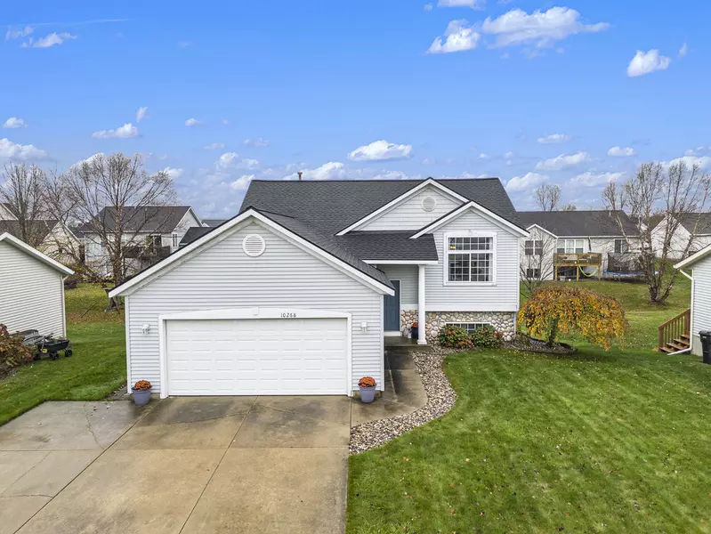 10268 Lynwood Lane, Zeeland, MI 49464