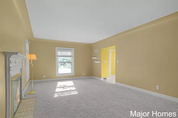 1853 Leonard NW Street, Grand Rapids, MI 49504