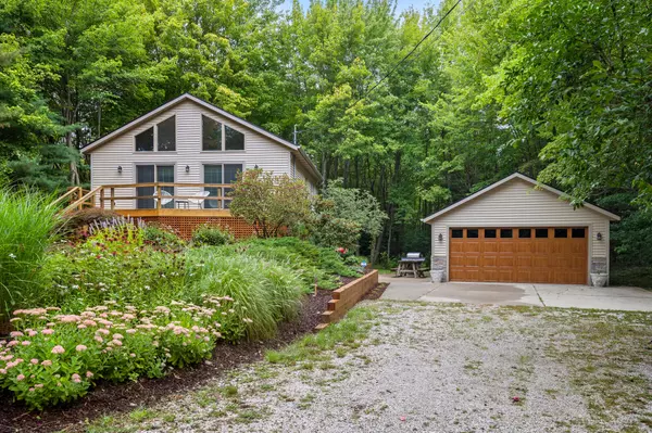 6475 Old Allegan Road, Saugatuck, MI 49453