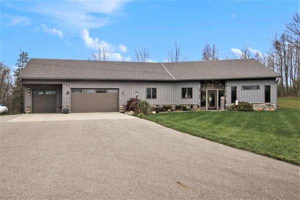 2435 64th Street, Fennville, MI 49408