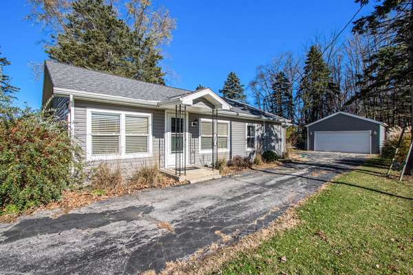 3695 Kerlikowske Road,  Coloma,  MI 49038