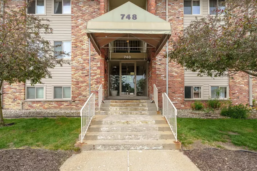 748 W Kilgore Road #102, Kalamazoo, MI 49008