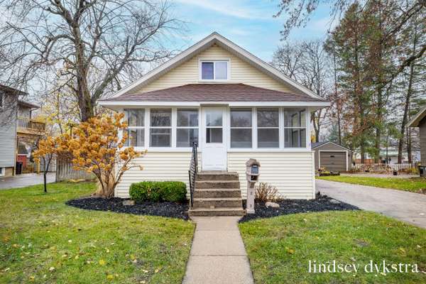 327 Adolph Avenue, Rockford, MI 49341