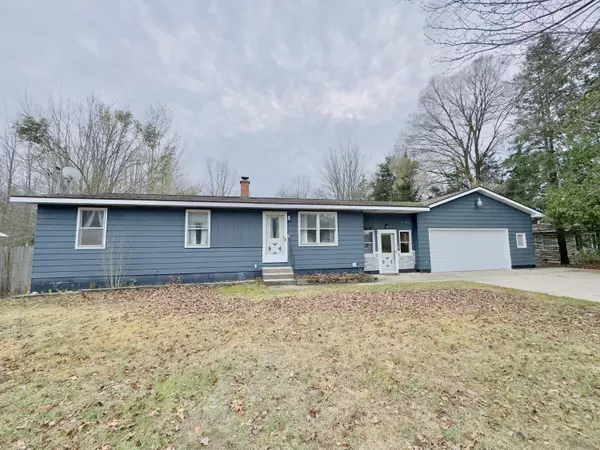 1795 E Pontaluna Road, Spring Lake, MI 49456