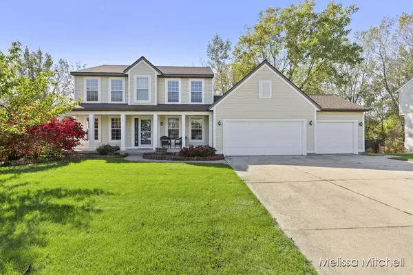 6869 Lake Bluff NE Drive, Comstock Park, MI 49321