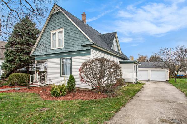 203 E Beech Street, Three Oaks, MI 49128