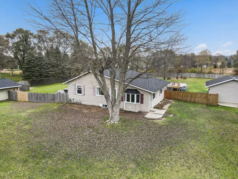 449 8th Street, Plainwell, MI 49080