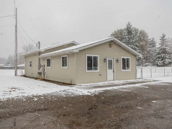 630 W Michigan Avenue, Paw Paw, MI 49079