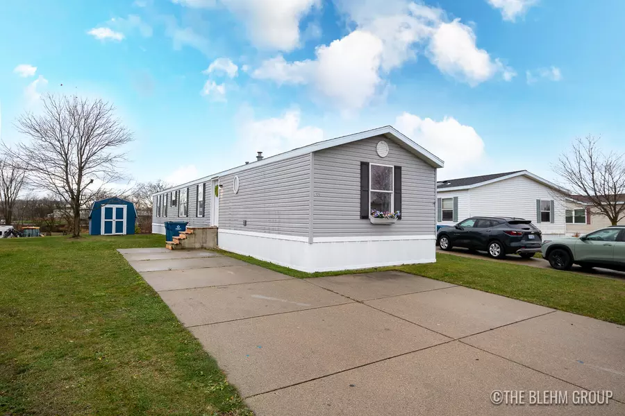 1120 Glasgow Avenue, Wayland, MI 49348