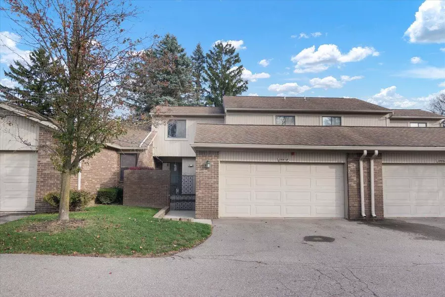 28878 Walnut Grove Lane, Southfield, MI 48034