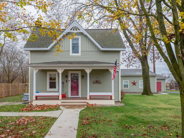 321 N Sherwood Avenue, Plainwell, MI 49080