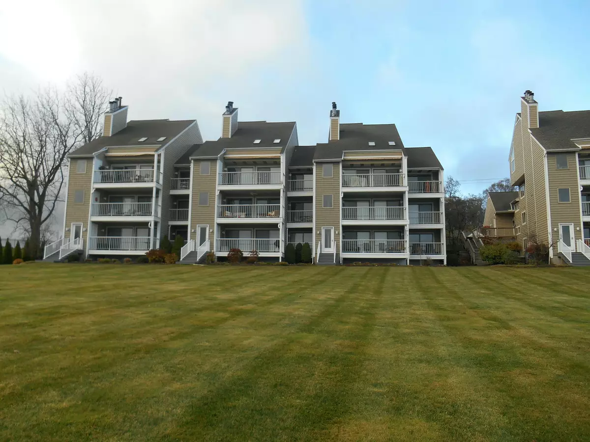 Holland, MI 49424,450 Howard Avenue #22