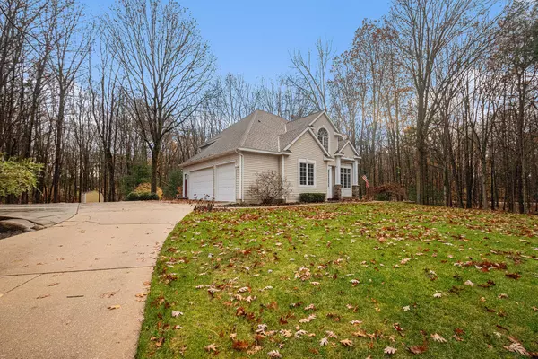 Holland, MI 49424,16760 Rolling Oaks Drive