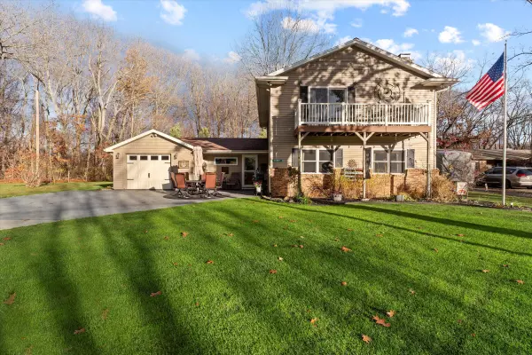 70367 Lakeview Drive, Edwardsburg, MI 49112