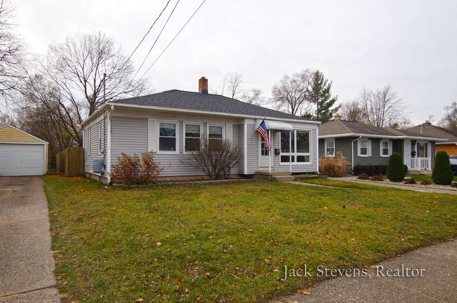 1314 Oaklawn NE Street, Grand Rapids, MI 49505