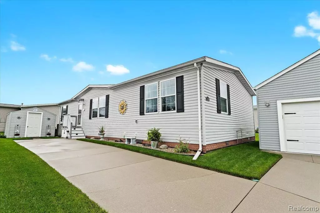 South Lyon, MI 48178,11109 Indianwood Court