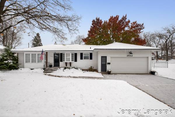 2542 Glenbrook SW Avenue, Wyoming, MI 49519