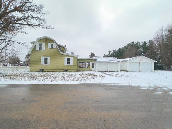 1408 E Pine Hill Avenue, White Cloud, MI 49349