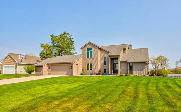 8696 Cedar Lake Drive, Jenison, MI 49428