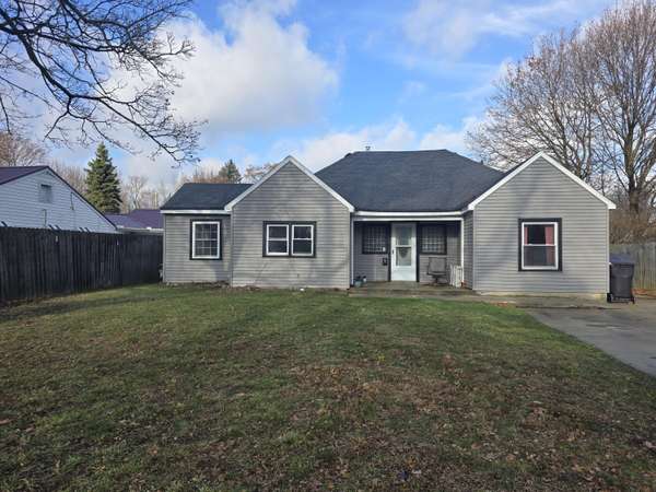 15 W Hallett, Hillsdale, MI 49242