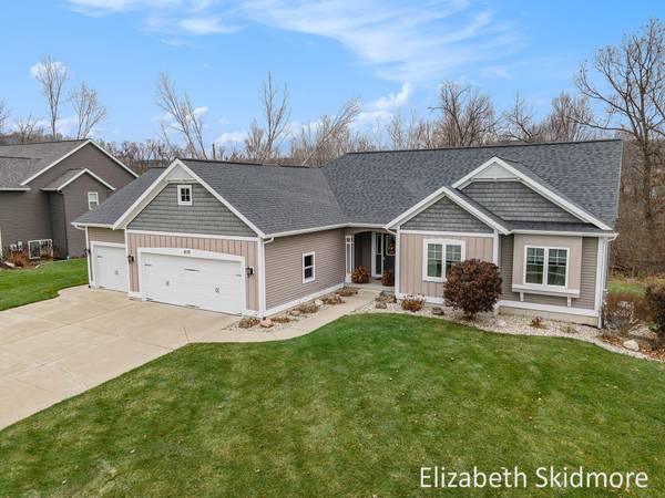 6132 Viewpoint NE Drive, Belmont, MI 49306