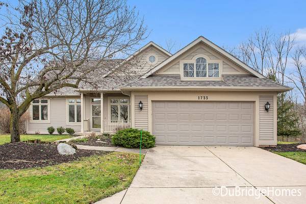 1733 Oakleigh Woods NW Drive, Grand Rapids, MI 49504