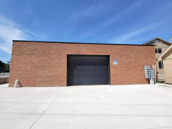 Plymouth, MI 48170,585 W Ann Arbor Trail