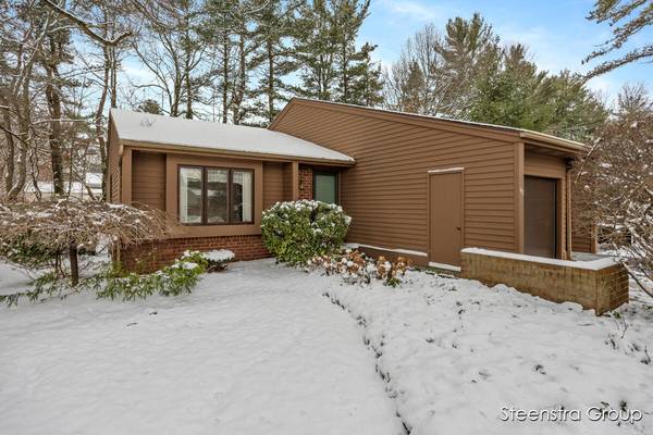 448 Evergreen Lane, Holland, MI 49424