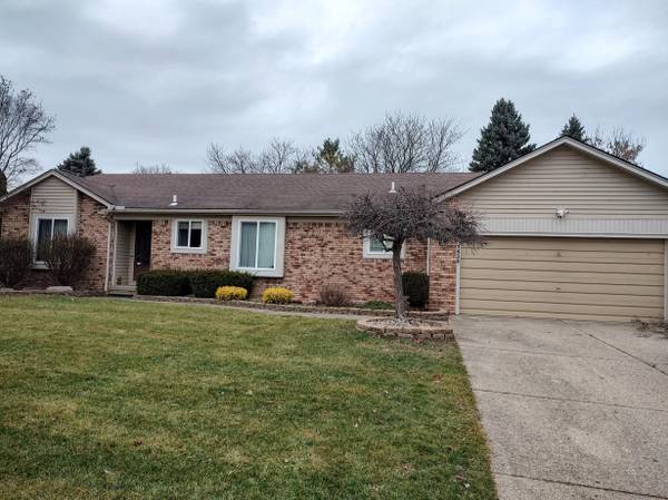 1436 Oak Grove Drive, Walled Lake, MI 48390