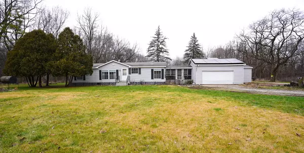 5701 Riverside Drive, Lyons, MI 48851