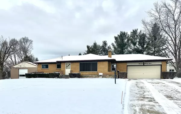 1927 3 Mile NE Road, Grand Rapids, MI 49505