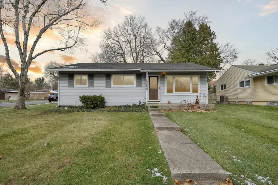 2996 Lakeview Drive, Ann Arbor, MI 48103