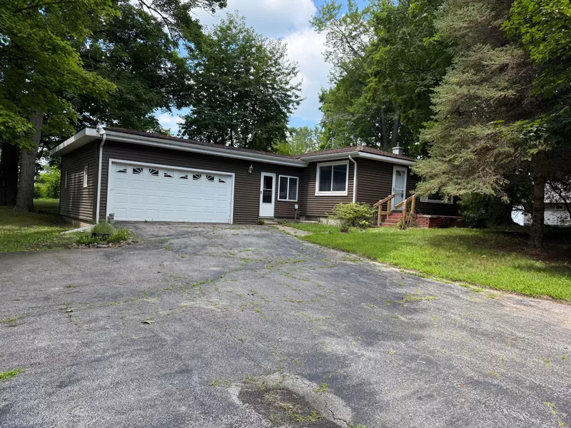 11908 N Meridian Road, Pleasant Lake, MI 49272