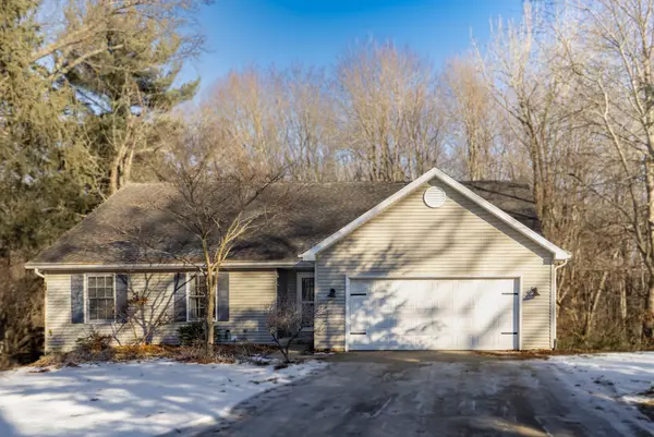 2801 Wildwood Lane, Stevensville, MI 49127