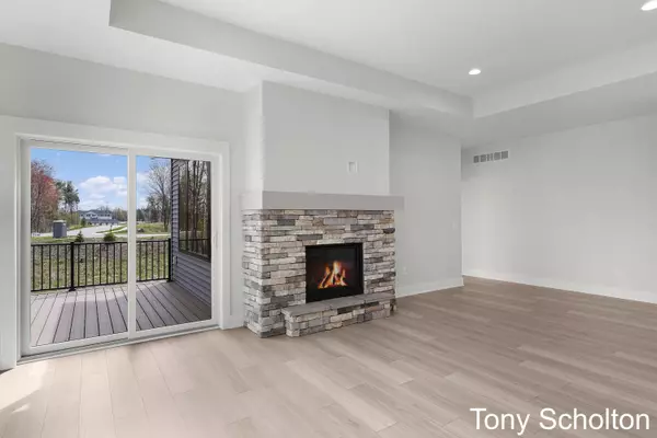 Hudsonville, MI 49426,5157 Blendon Wds Court #15