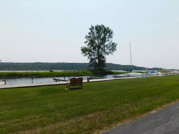 Arcadia, MI 49613,3327 Lakeland Drive #48