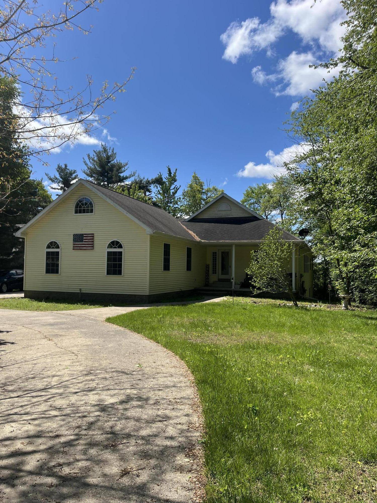 2273 Woodland Trail, Hillsdale, MI 49242