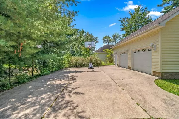 Hillsdale, MI 49242,2273 Woodland Trail Trail