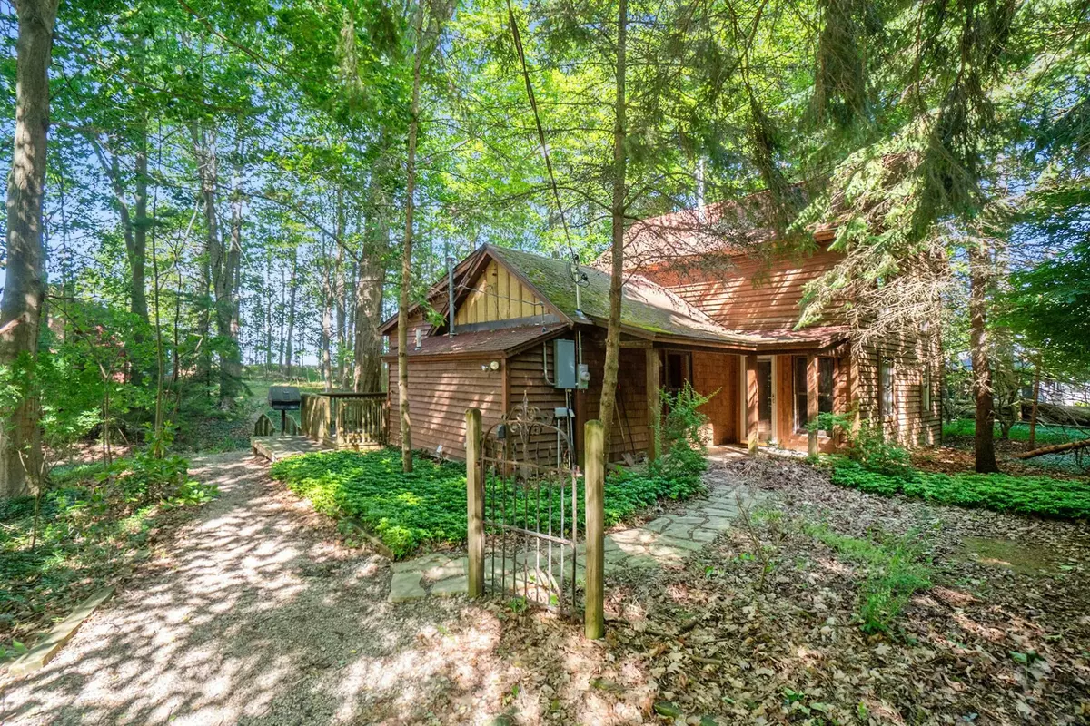 Fennville, MI 49408,2560 Lakeshore Drive